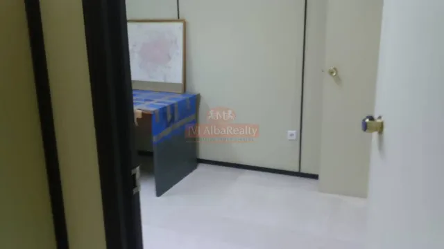 SE ALQUILA O SE VENDE ENTREPLANTA EN LA MEJOR CALLE DE ALBACETE — 7