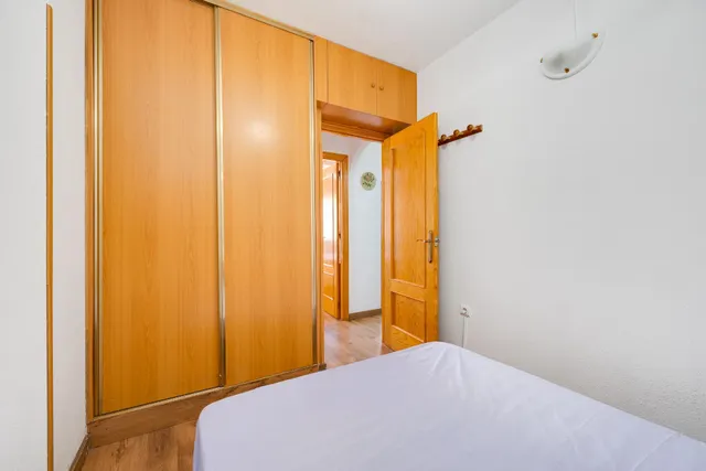 Apartamento 2 dormitorios con parking y piscina comunitaria en Torrevieja — 16