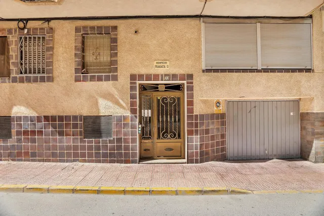 Apartamento reformado y espacioso (aprox. 101 m2 - 1.ª planta) con balcón orientado al sureste ¡y a tan solo 175 m de la Playa de los Locos! — 39