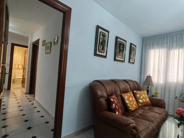 AMPLITUD, TERRAZA Y UBICACIÓN A POCOS MINUTOS DE LA PLAYA — 30