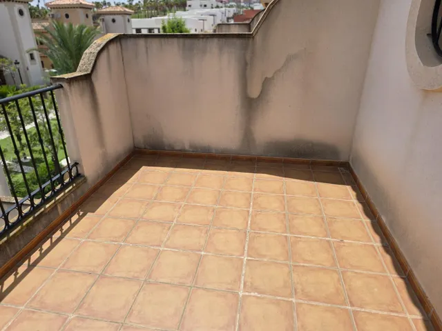 ADOSADO CON JARDÍN Y PISCINA COMUNITARIA EN CAMPO DE GOLF — 32