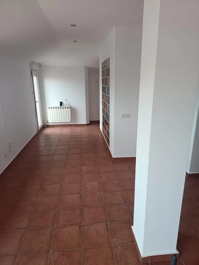 Se vende dúplex con terraza de 32 m2, cocina con despensa, salón con acceso a terraza, 3 hab., 2 baños, aseo, ascensor, trastero y plaza de garaje. — 8