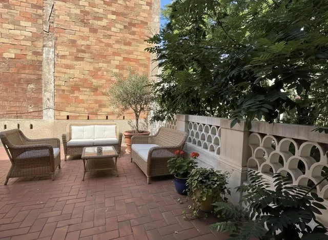 CASA JUNTO MERCAT DE SANT ANTONI — 17