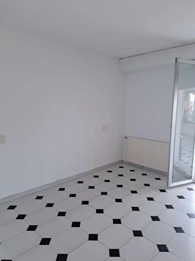 Amplio piso con 4 dormitorios y vistas al mar y Benidorm en zona Levante. — 19