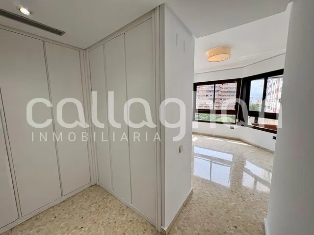 Alquiler espacioso en una zona emblemática — 18