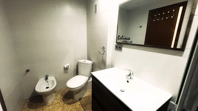 SE VENDE APARTAMENTO EN EXCLUSIVA REFORMADO CON MUY BUENAS VISTAS Y A 50 METROS DE LA PLAYA — 20