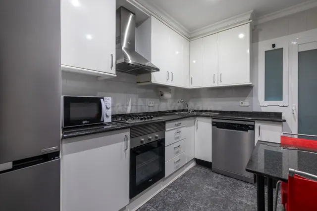 Vivienda luminosa con terraza exclusiva en Figueres - foto 4