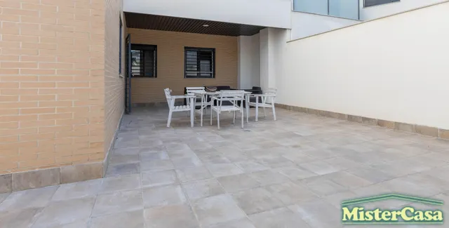 ¡¡¡EXCLUSIVA!! ROTA  Piso de 4 dormitorios, 2 baños, garaje y trastero. Gran patio privado y piscina comunitaria. — 16