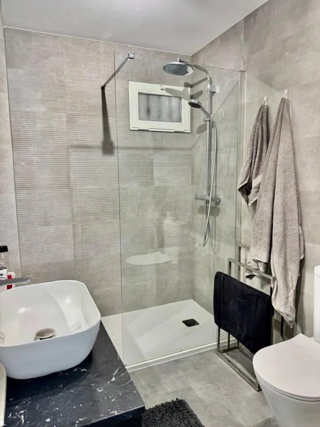 Apartamento reformado de 2 dormitorios con vistas al mar, piscina y parking en la cala de finestrat — 17