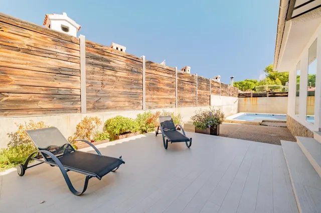 Villa independiente con piscina y 893 m2 de parcela en Benic - foto 4