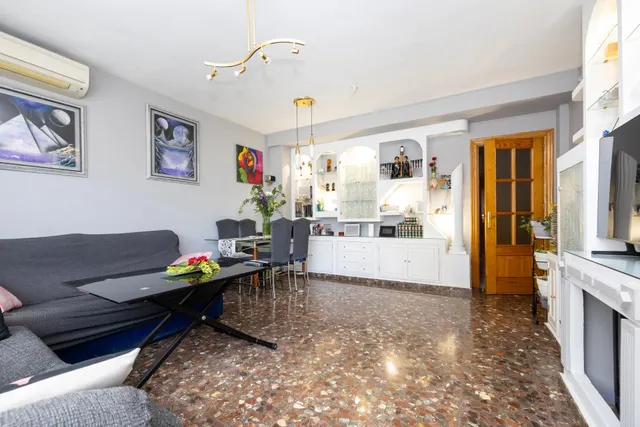 Exclusiva vivienda con gran terraza y múltiples posibilidades frente a Plaza José Zamora en Maracena. — 7