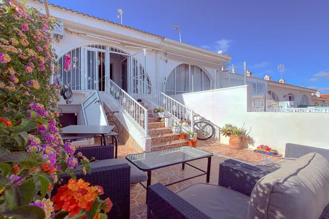 MAGNFICO BUNGALOW EN 2 PLANTAS INDEPENDIENTES CON PISCINA Y PARKING COMUNITARIO PRIVADO — 3