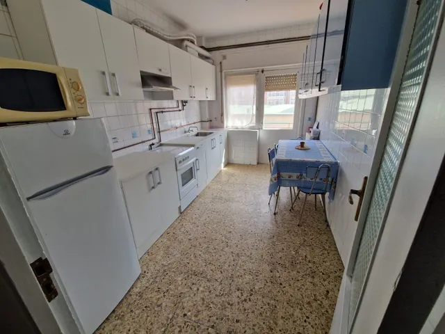 SE VENDE AMPLIO PISO DE TRES habitaciones EN VALENCIA DE DON