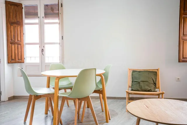 Realejo. Bonito piso amueblado con 2 dormitorios, salón-cocina y baño. Aire acondicionado. — 5