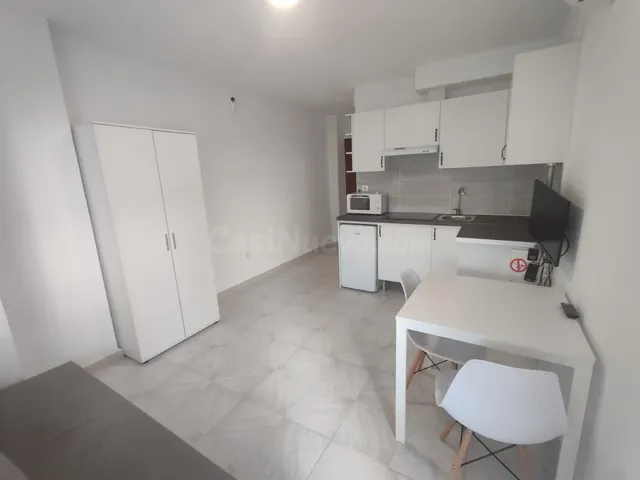 Estudio con terraza en alquiler de temporada en Torrevieja - foto 4