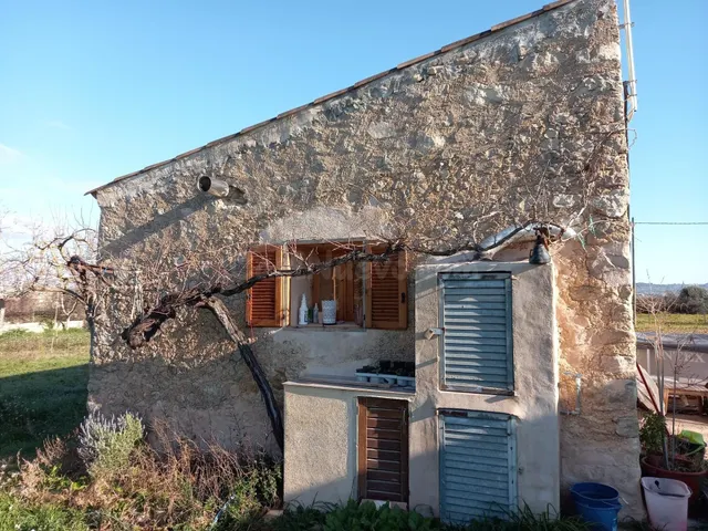 Casa agrícola reformada con pozo y placas solares. Parcela d - foto 3