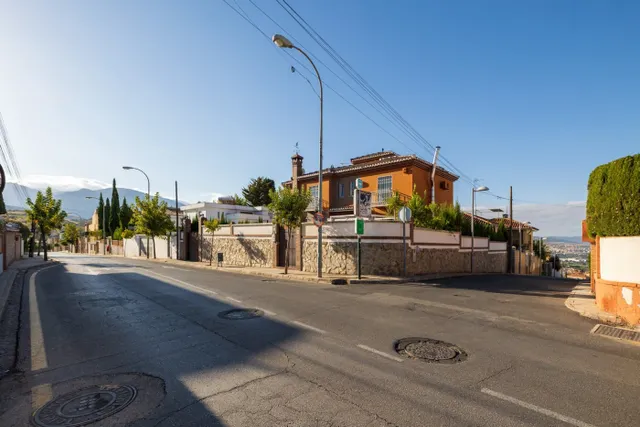 Compra tu parcela para hacer la casa de tus sueños a 5 min de Granada. Huétor Vega — 15