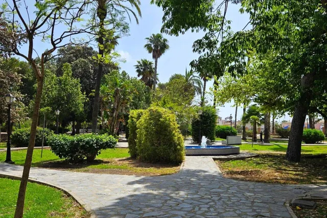 Amplio apartamento (aprox. 90 m2 - 2.ª planta) en primera línea de Playa del Acequión. Gran balcón con vistas al mar (suroeste), piscina comunitaria, cerca del centro, y directamente en la playa. — 43