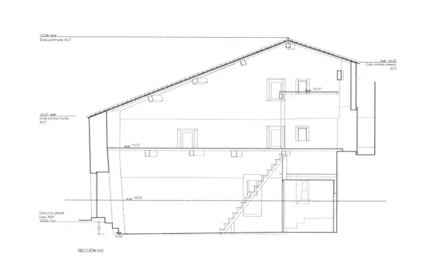 CASA DE PIEDRA EN ZONA MONUMENTAL — 14