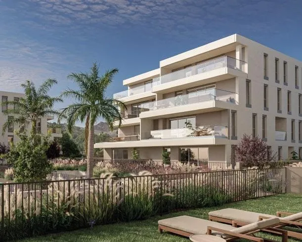 TODO LO QUE NECESITAS A UN PASO EN BENICASSIM — 13