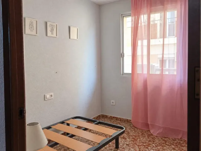 Amplio piso de 4 habitaciones y dos baños, 159m2, cuarto piso con ascensor, en el centro de Huelva — 12