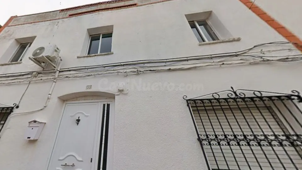 VENTA DE CASA EN LAS PEDROÑERAS ( CUENCA )