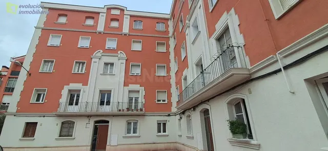 EN BURGOS SE VENDE PISO CENTRICO