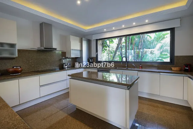 Chalet 4 habitaciones 338m² en venta - Marbella — 8