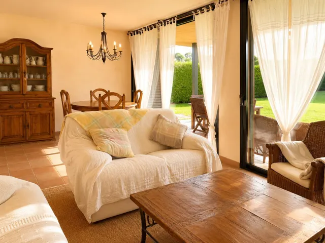 Exclusivo chalet en Golf Torremirona - foto 4