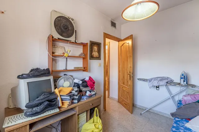 Traumatología (zona). Piso 4 dormitorios, 2 baños. Calefacción central. Plaza de aparcamiento y trastero. — 15