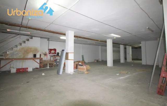 LOCAL COMERCIAL EN UNA DE LAS MEJORES  CALLES PEATONALES DE BADAJOZ . 206 m2  CON ESCAPARATES — 6