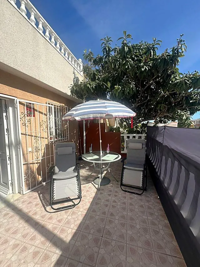 Bungalow con piscina comunitaria, Alicante, Orihuela Costa. 3 habitaciones, 105 m2, 3 kilómetros del mar — 19