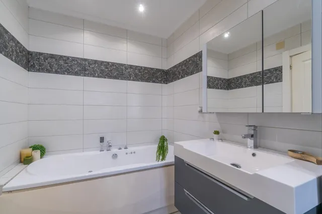 Maravillosa villa de una sola planta (aprox. 161 m2) con gran piscina privada. Cerca de colegios, del La Zenia Boulevard, ¡y a tan solo 15 minutos a pie de Playa Flamenca! — 44