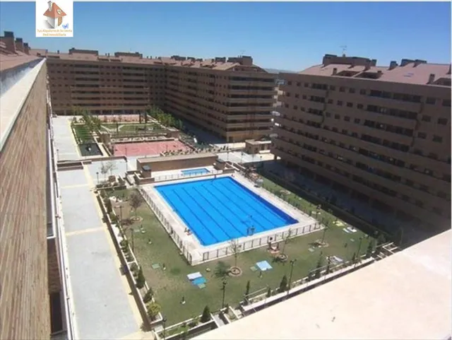 Venta de piso de 4 habitaciones con dos plazas de garaje — 14