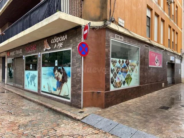 ¡FINCA RÚSTICA HIPOTECABLE CON CASA, PISCINA Y ZONA DEPORTIV