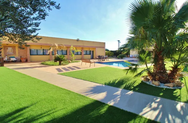 Excelente chalet en la mejor zona de Mutxamel - foto 2