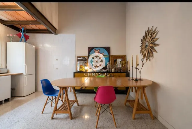 Loft industrial único en El Born · 104 m2 · techos de hasta 4,5 m · altillo de 22 m2 · dos balcones — 8