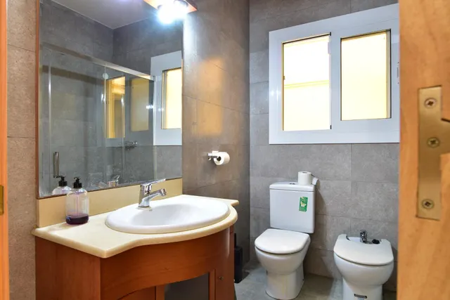 Casa con gran garaje de 154 m2 y terrazas en el centro de Sant Vicenç dels Horts — 14