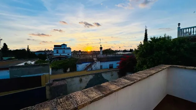 Chalet independiente con piscina, jardín y aparcamiento privado — 30