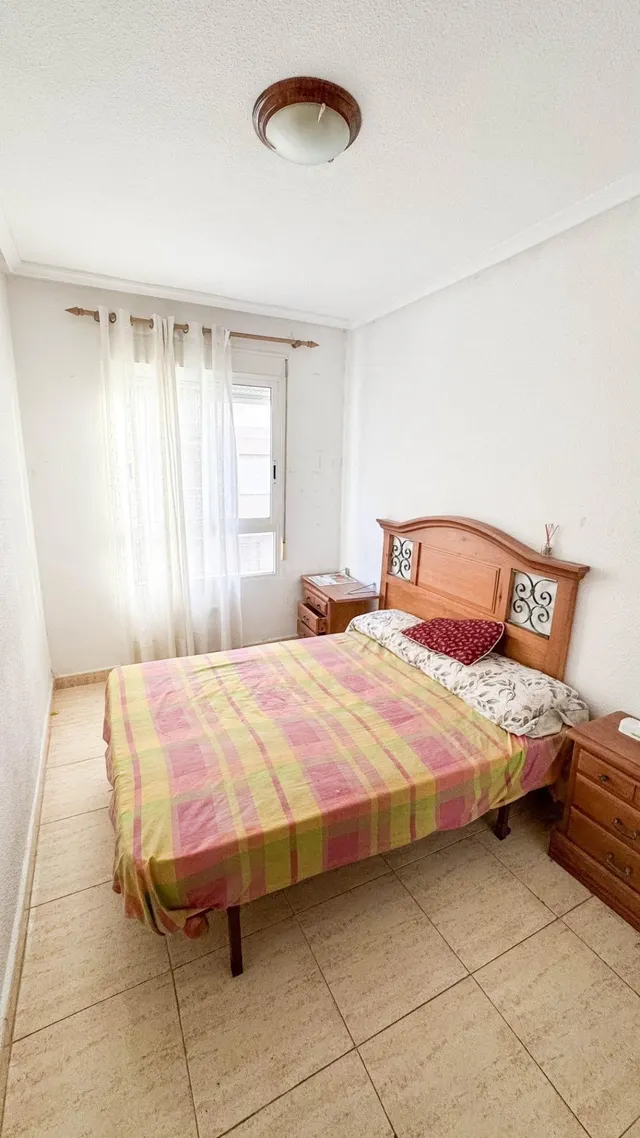 Apartamento con terraza, Alicante, Torrevieja. 3 habitaciones, 88 m2, 700 metros al mar — 2