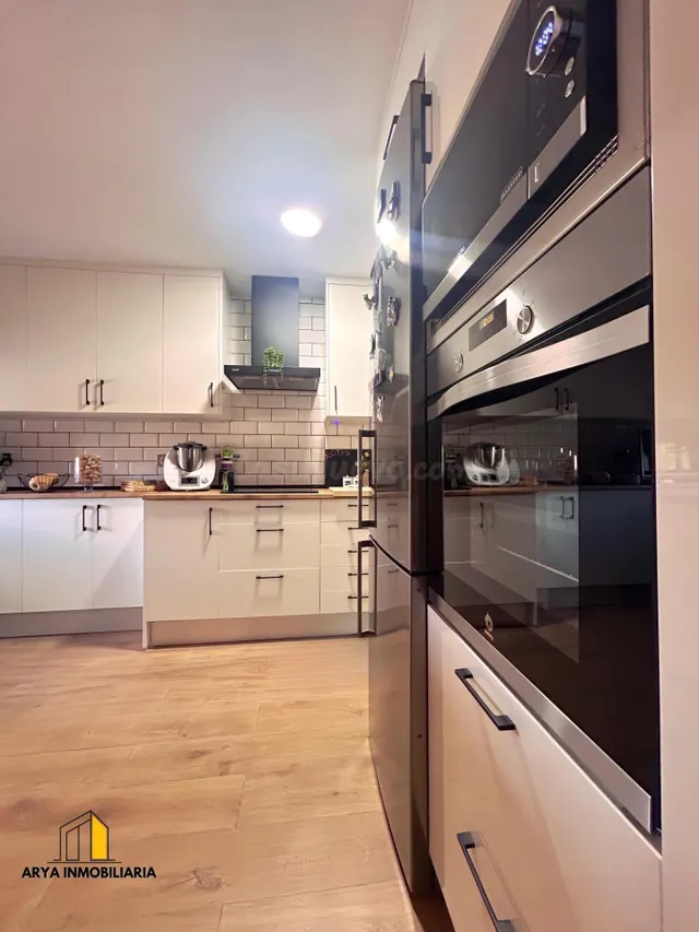 CHALET ADOSADO TOTALMENTE REFORMADO · CALIDAD, LUZ Y CONFORT — 3