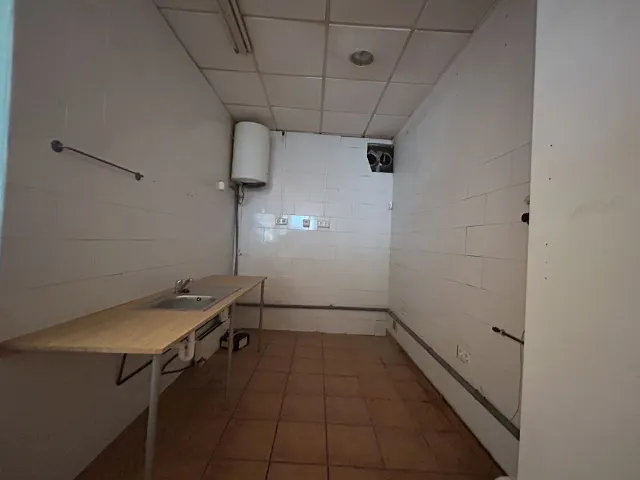 Local comercial 140m² en venta - Villamartin — 11