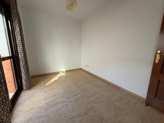 ¡Casa adosada con patio, garaje y sótano en La Victoria, Córdoba! — 18