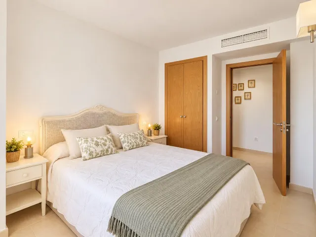 Ático luminoso con piscina comunitaria, parking y terraza privada — 10
