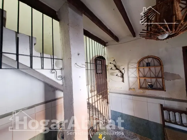 AMPLIA CASA CON 2 TERRAZAS PARA REFORMAR EN EL CENTRO — 18