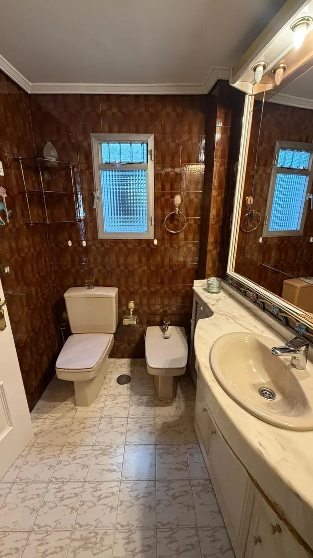 Oportunidad en calle alcala, piso de 3 dormitorios, 2 salones, 2 baños, terraza y ascensor. — 26