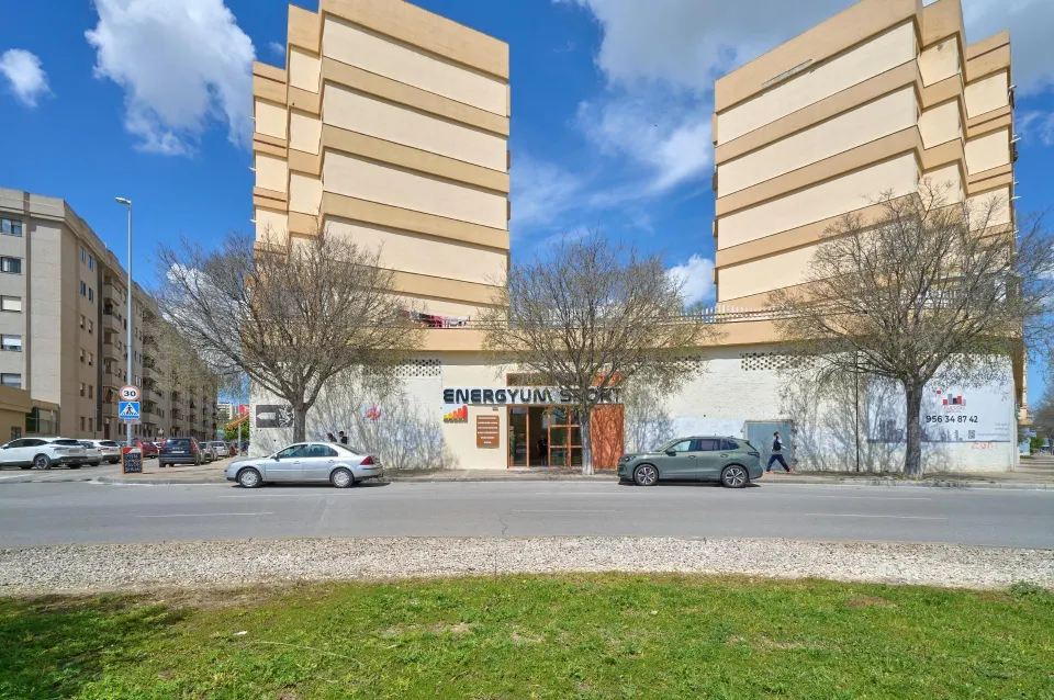 Magnífico local con extraordinaria situación en Glorieta de los Juegos Olímpicos