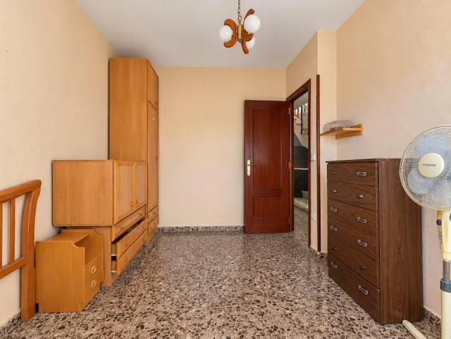 Adosado con gran patio, terraza y garaje en massarrojos, junto a Valencia — 46