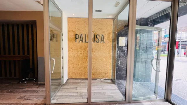 ¡Oportunidad única de inversión en la costa de Valencia! Se traspasa/vende excepcional local comercial con licencia definitiva de Pub en la codiciada Playa de Cullera. — 4