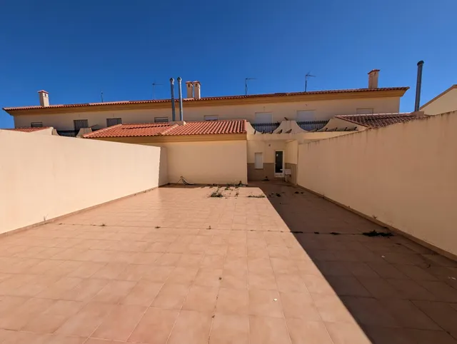 Se venden 4 últimos dúplex en Oria — 41